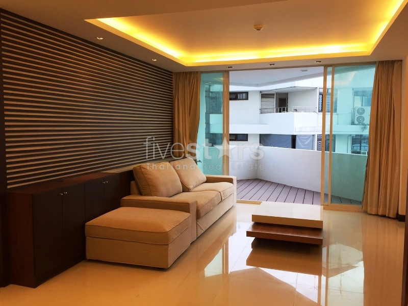 condo spacieux 2 chambres récemment rénové à vendre sur Thonglor