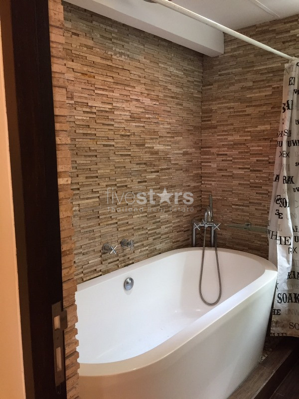 condo spacieux 2 chambres récemment rénové à vendre sur Thonglor, photo 6