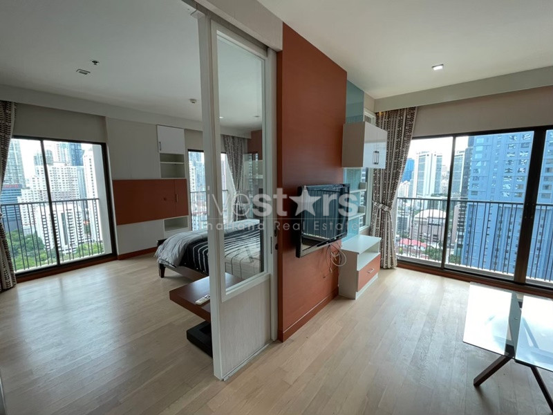 Large 1 bedroom condo for rent near BTS Phromphong, photo 3
