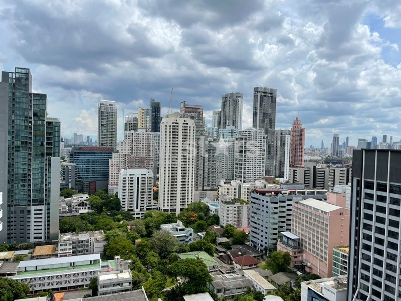 Large 1 bedroom condo for rent near BTS Phromphong, photo 9