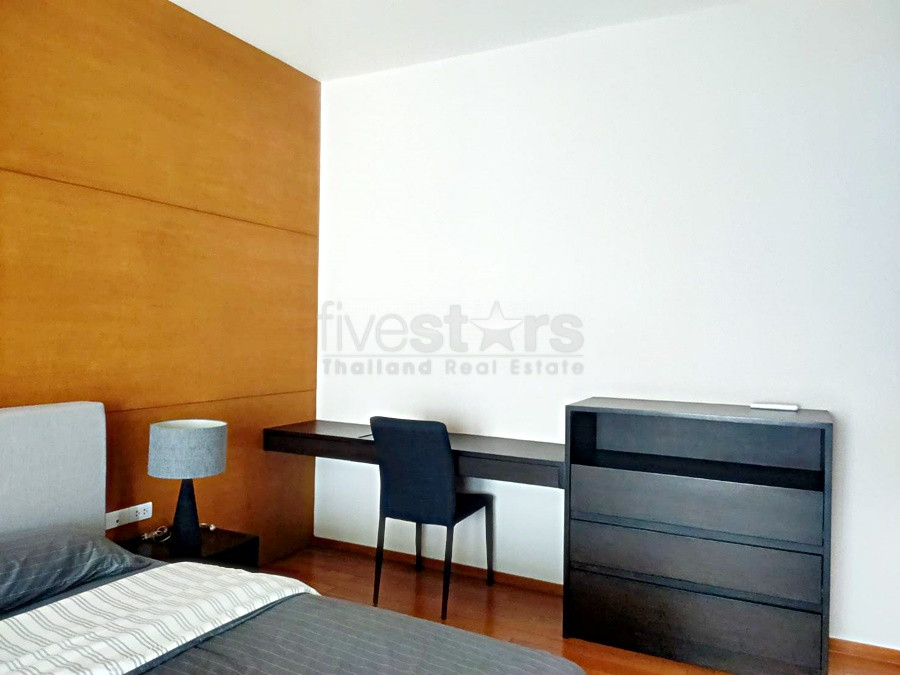 Large duplex 1 bedroom condo for rent in Phromphong area, photo 3