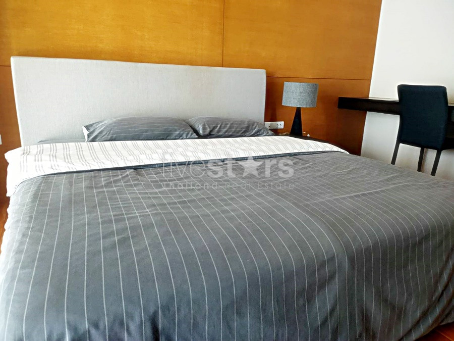 Large duplex 1 bedroom condo for rent in Phromphong area, photo 2