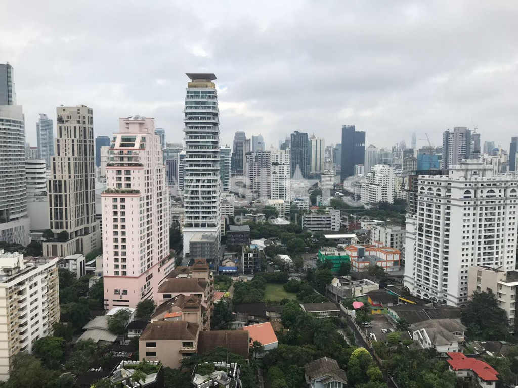 Condo 2 chambres à louer sur Phrom Phong