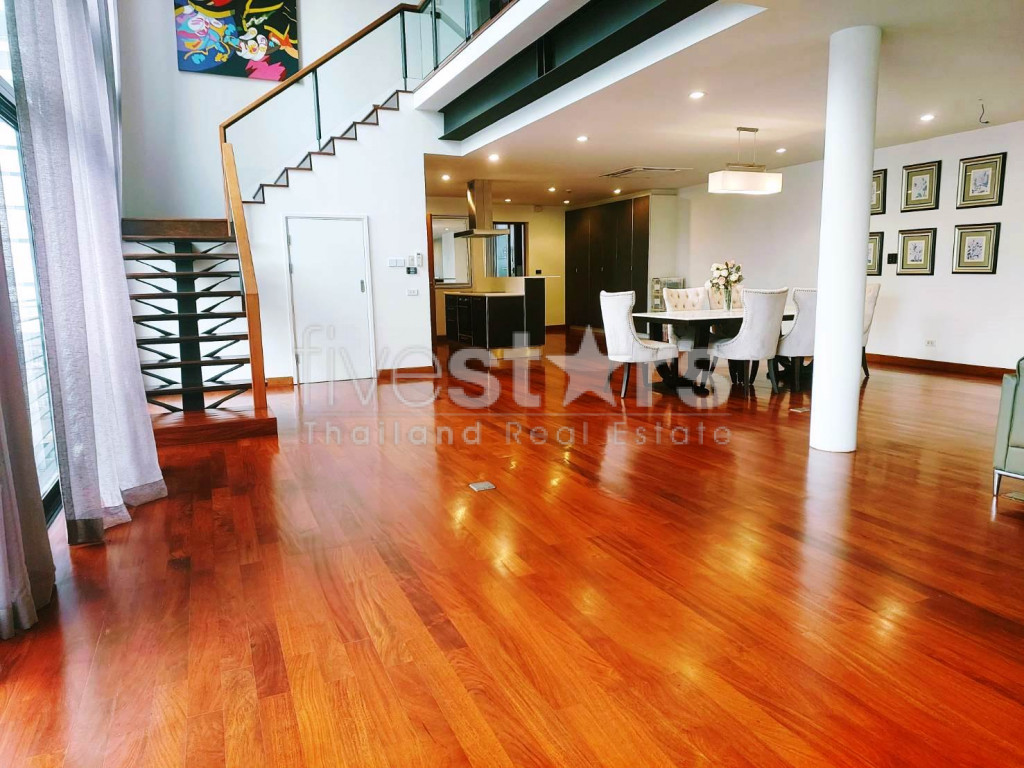 Appartement en duplex de 3 chambres à louer à proximité de la station Phrom Phong BTS, photo 2