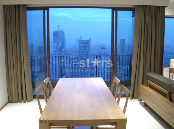 Appartement 2 chambres à vendre quartier Phromphong, photo 3