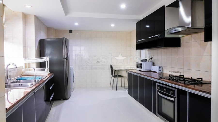 Newly renovated 3 bedroom condo for rent in Phrom Phong area, photo 6