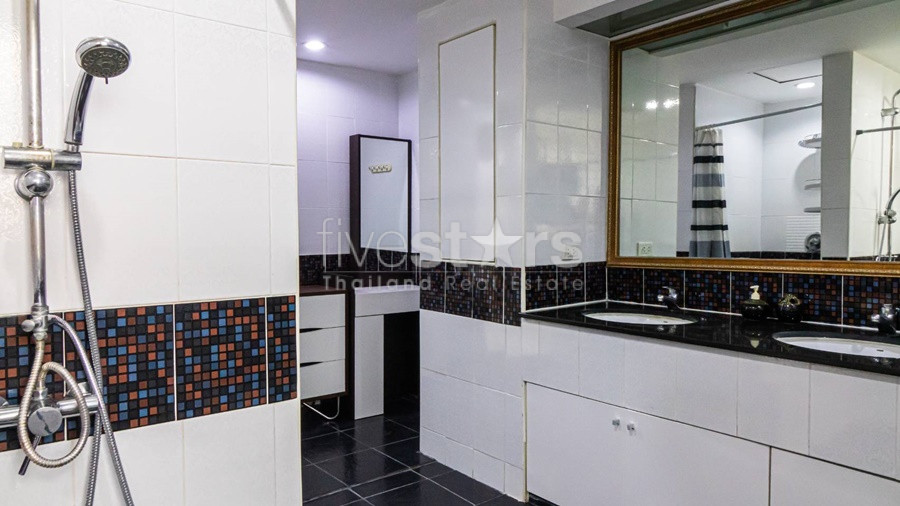 Newly renovated 3 bedroom condo for rent in Phrom Phong area, photo 11