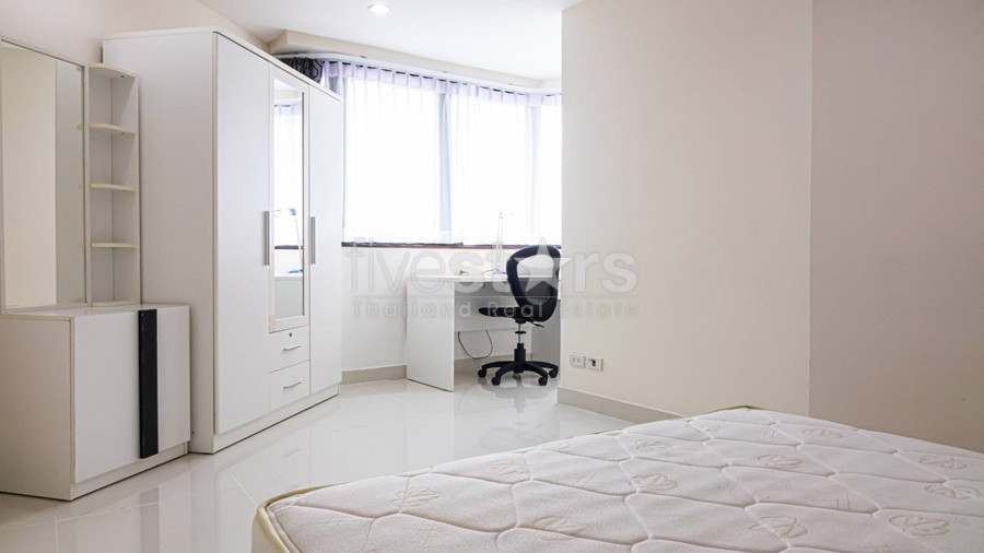 Newly renovated 3 bedroom condo for rent in Phrom Phong area, photo 10