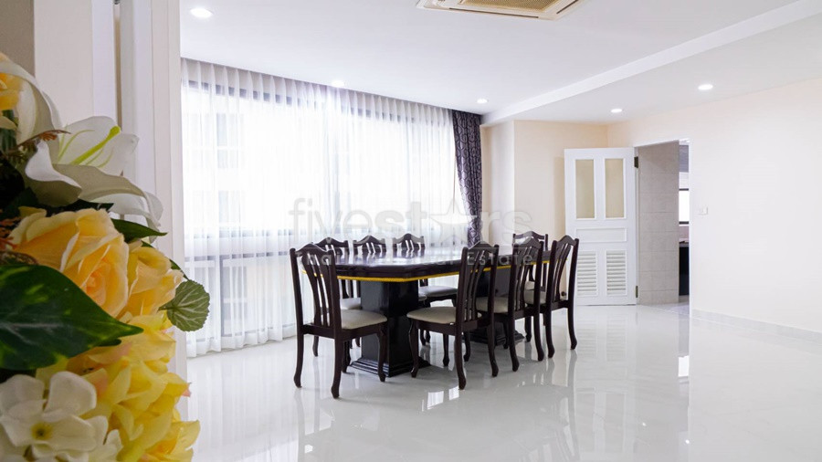 Newly renovated 3 bedroom condo for rent in Phrom Phong area, photo 4