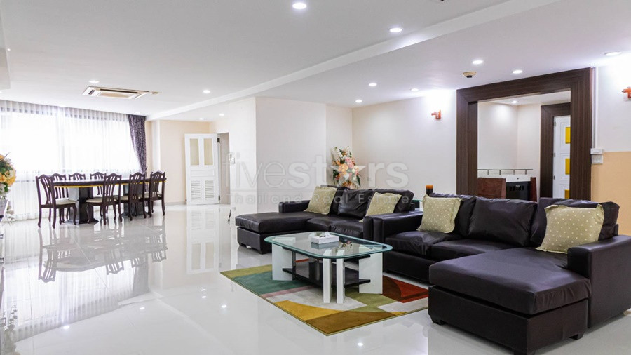 Newly renovated 3 bedroom condo for rent in Phrom Phong area, photo 2