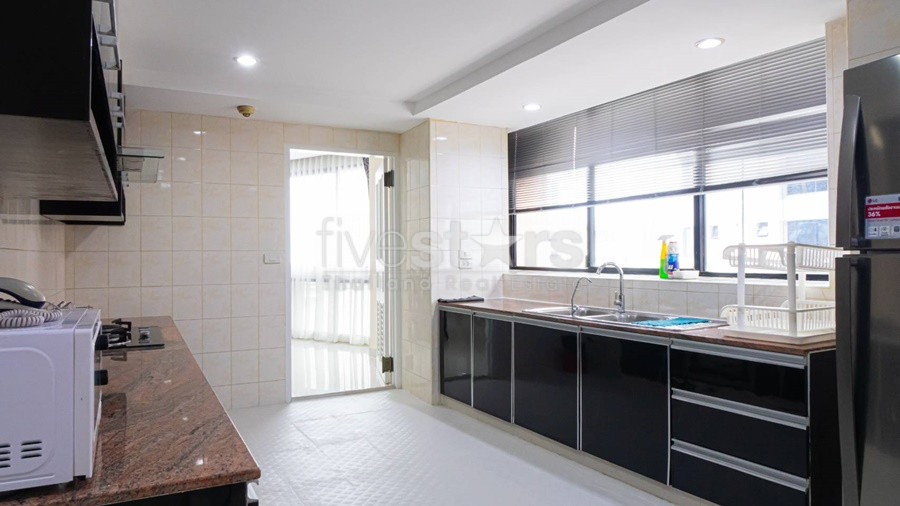 Newly renovated 3 bedroom condo for rent in Phrom Phong area, photo 7