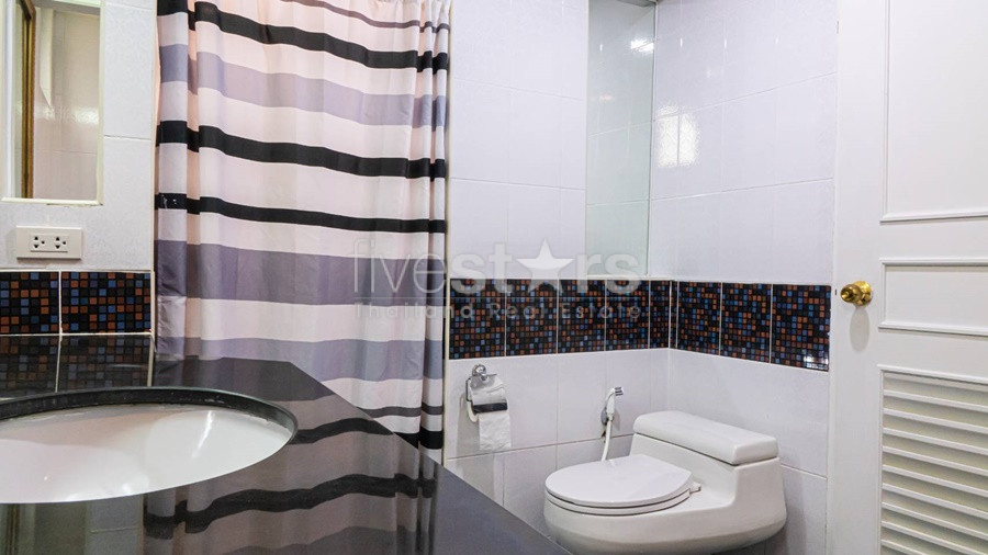 Newly renovated 3 bedroom condo for rent in Phrom Phong area, photo 8