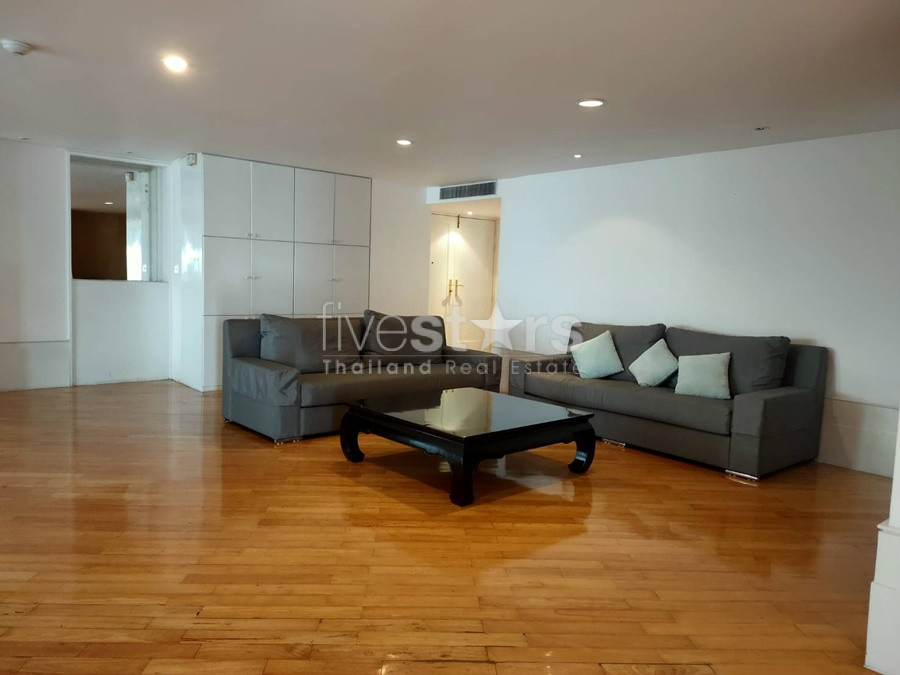 3 bedrooms pet friendly apartment for rent near BTS Phromphong