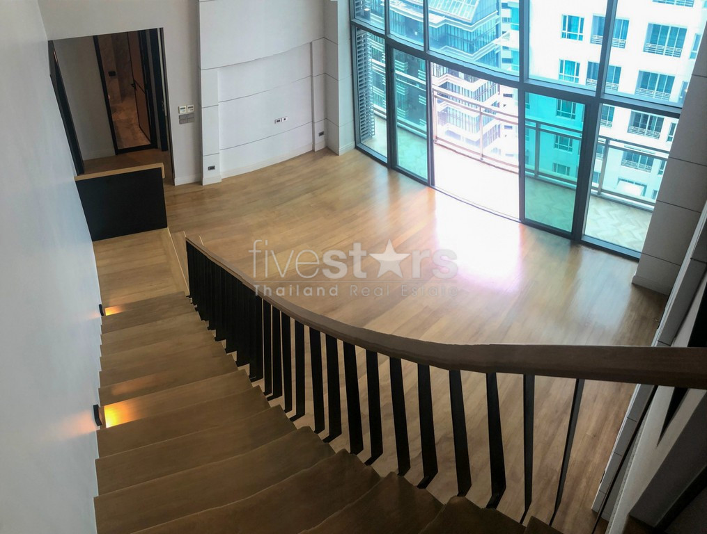 Duplex 3 chambres moderne à vendre quartier Phromphong