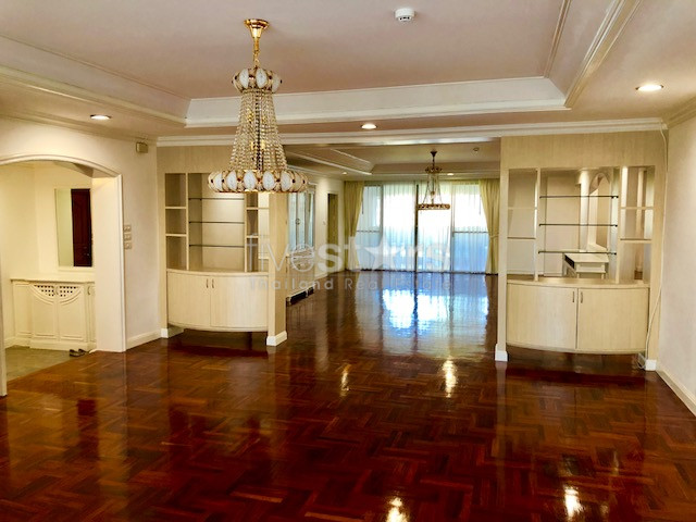 Pet friendly apartment 4 bedroom for rent near BTS Phrom Phong