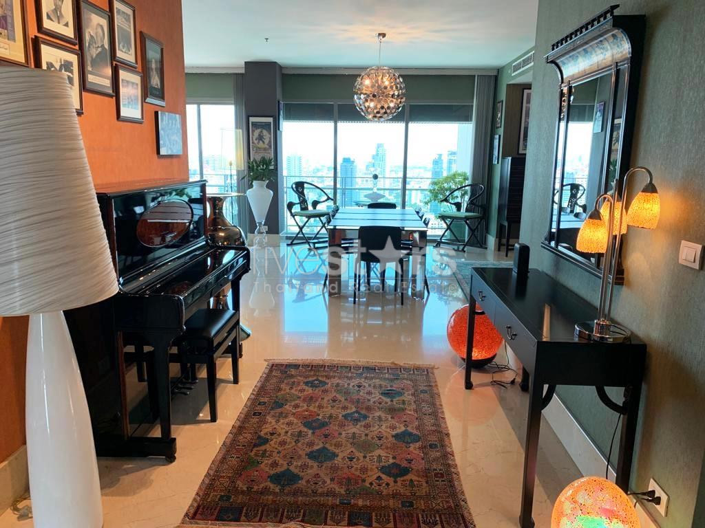 Penthouse de 4 chambres à louer près de la station Phrom Phong BTS