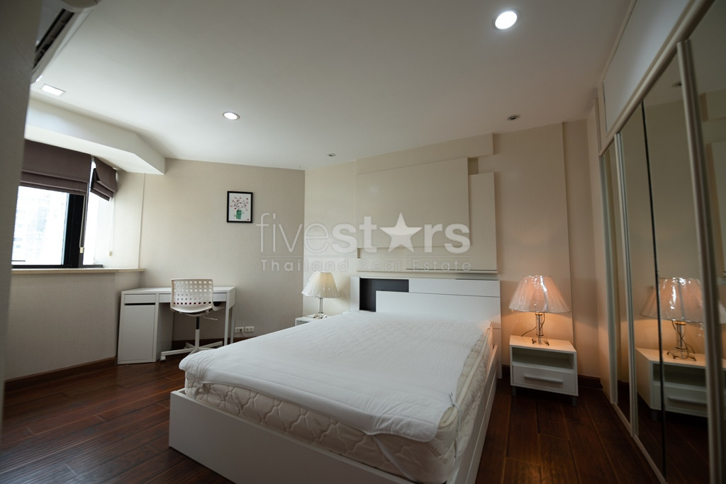 Vistas de 3 dormitorios en condominio de 3 lados en venta en Phrom Phong, photo 10