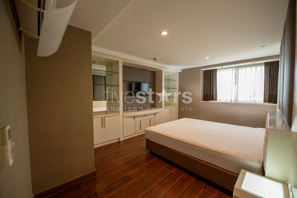 Vistas de 3 dormitorios en condominio de 3 lados en venta en Phrom Phong, photo 8