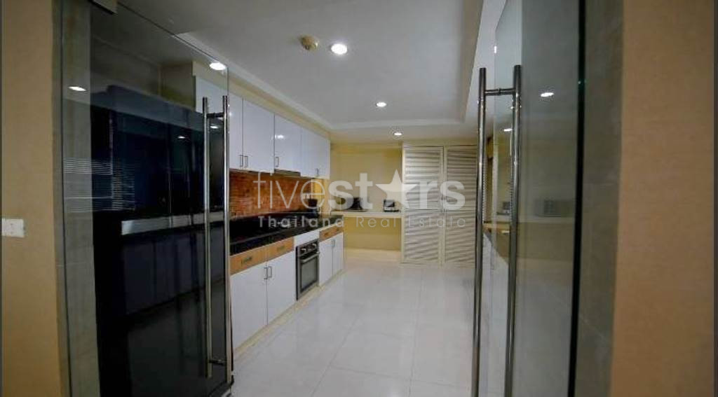 Vistas de 3 dormitorios en condominio de 3 lados en alquiler en Phrom Phong, photo 14