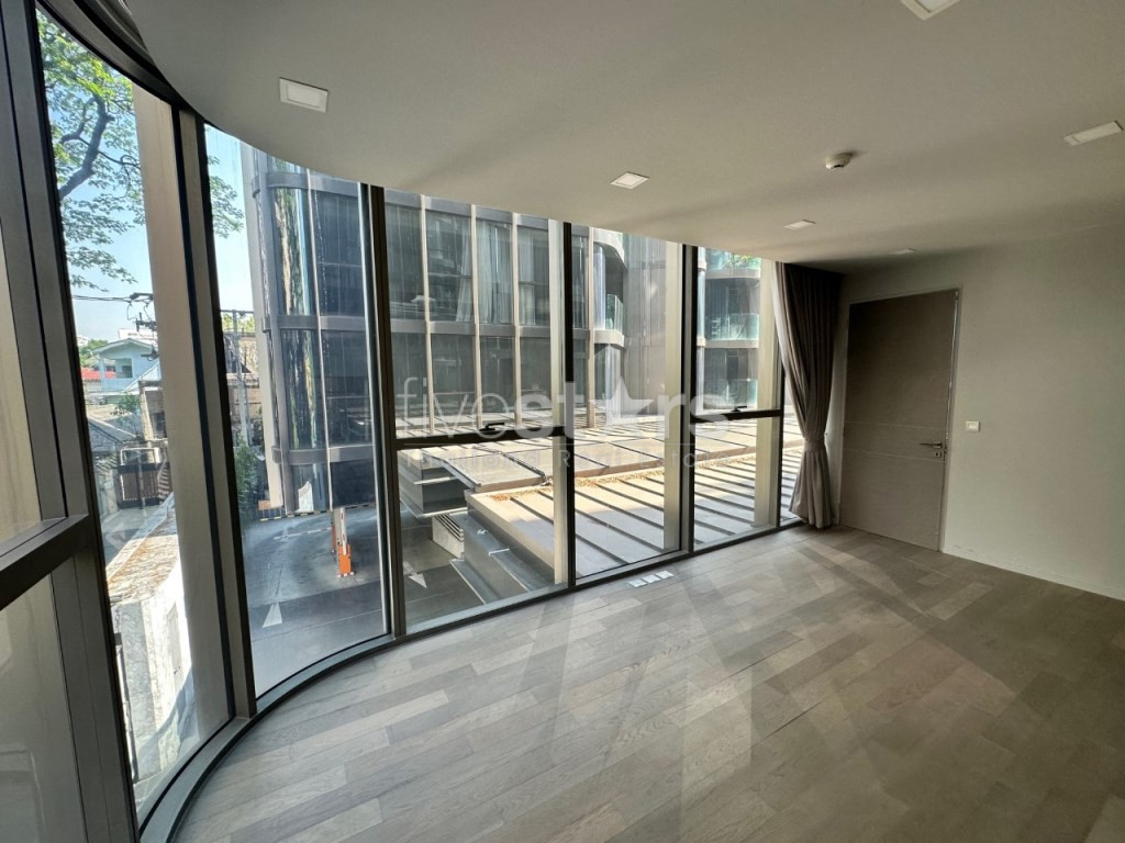 Appartement de 3 chambres à vendre près de la station Phrom Phong BTS
