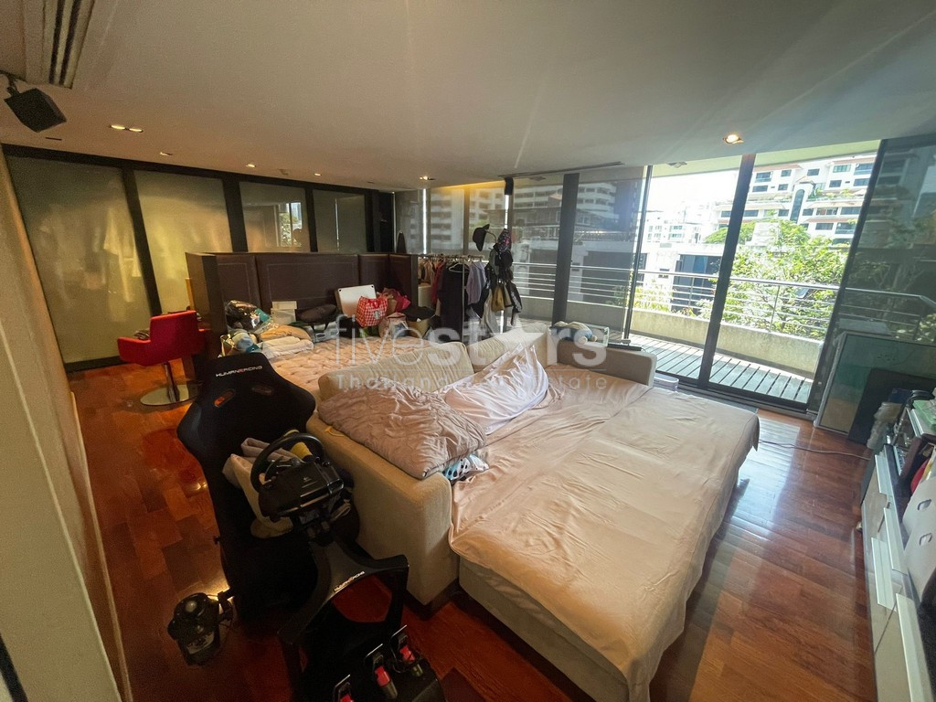 Duplex de chambres avec grande terrasse à vendre quartier Phromphong, photo 4