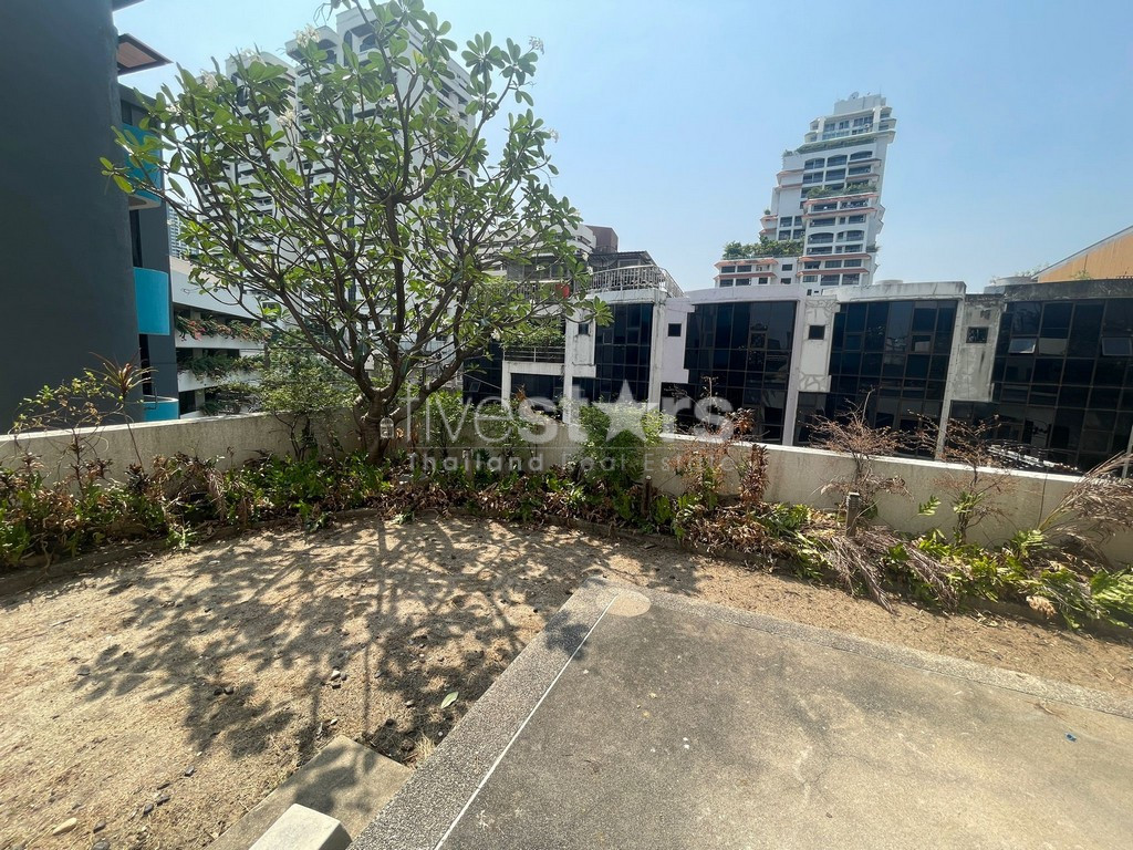 Duplex de chambres avec grande terrasse à vendre quartier Phromphong, photo 15