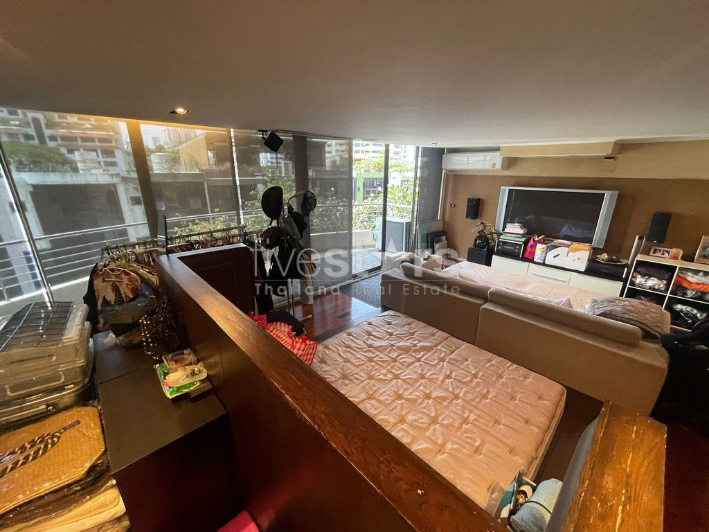 Duplex de chambres avec grande terrasse à vendre quartier Phromphong, photo 7