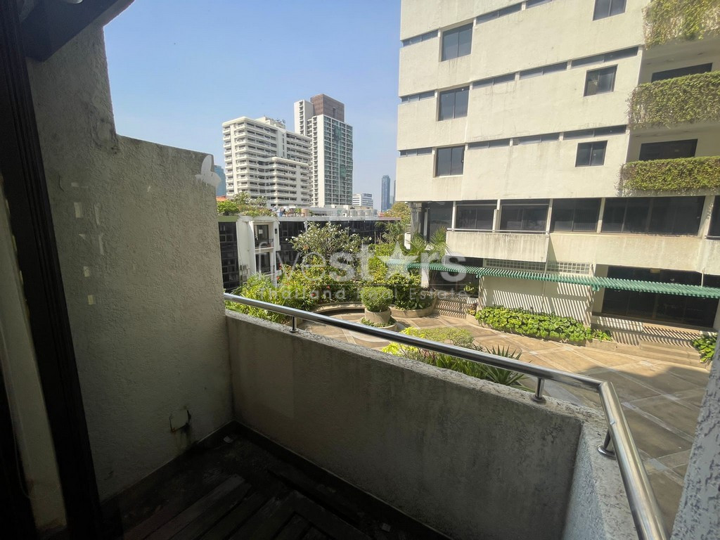 Duplex de chambres avec grande terrasse à vendre quartier Phromphong, photo 13