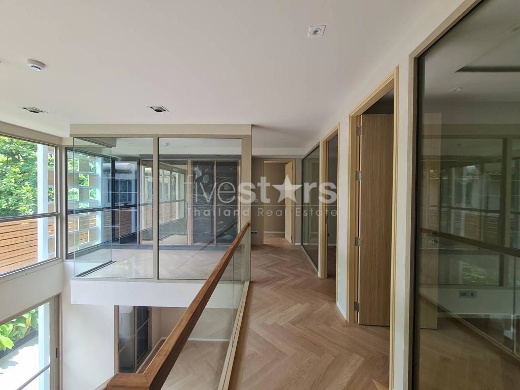 Duplex de 3 chambres moderne à vendre quartier Thonglor, photo 4