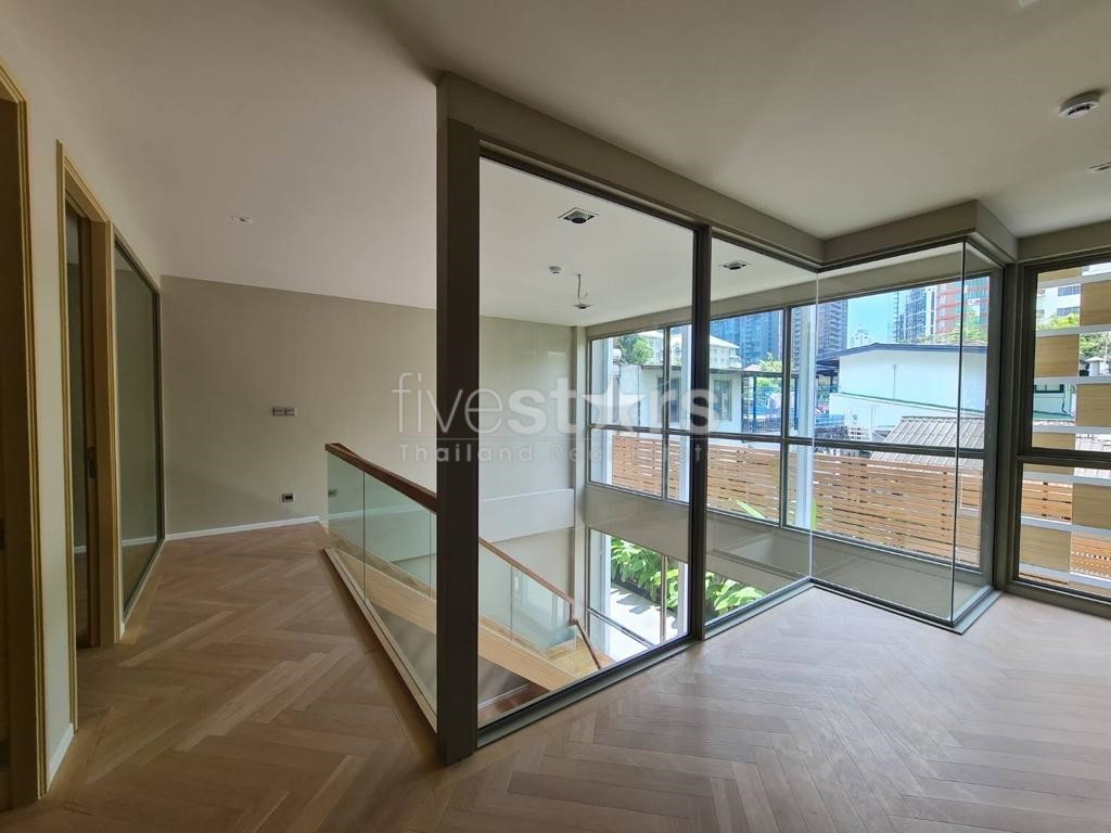 Duplex de 3 chambres moderne à vendre quartier Thonglor, photo 6
