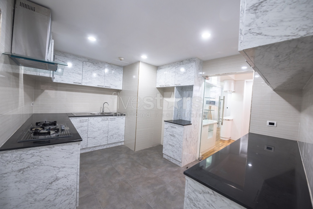 Condo de 3 chambres acceptant les animaux à louer sur Phrom Phong, photo 11