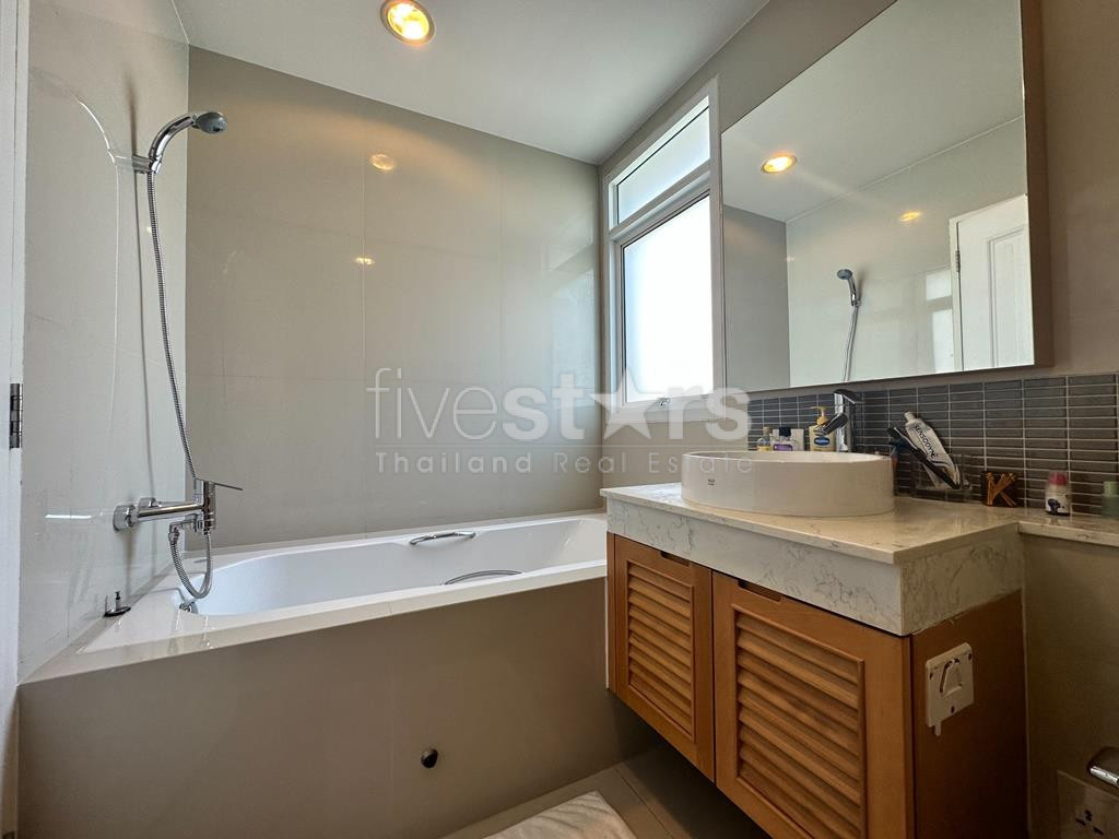 2-bedroom condo for sale on Phrom Phong, Sukhumvit 39, photo 11