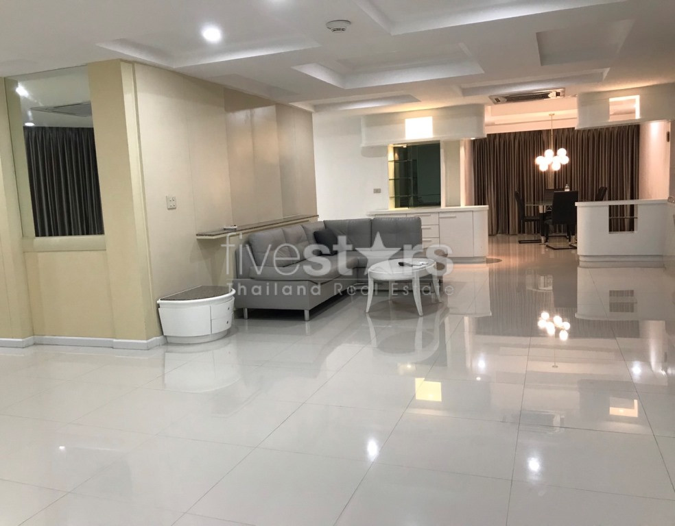 Condo de 3 chambres récemment entièrement rénové à louer sur Phrom Phong