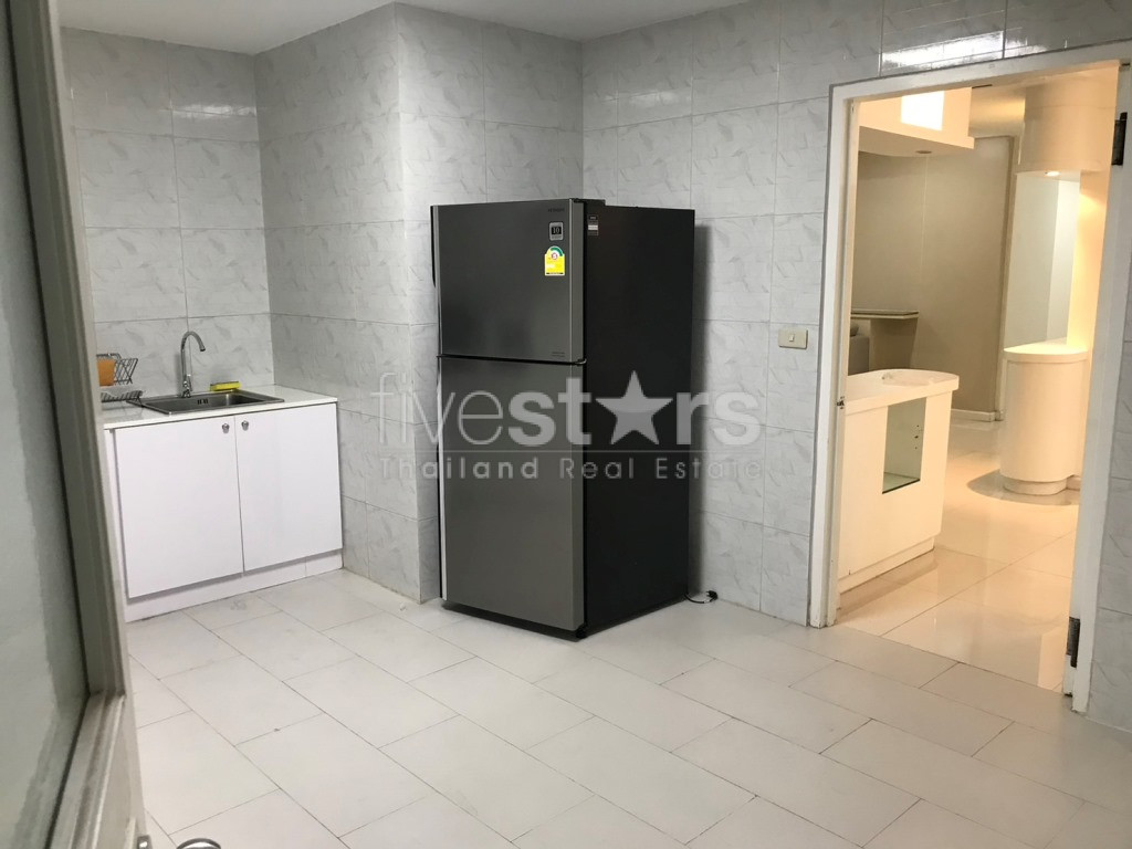 Condo de 3 chambres récemment entièrement rénové à louer sur Phrom Phong, photo 9