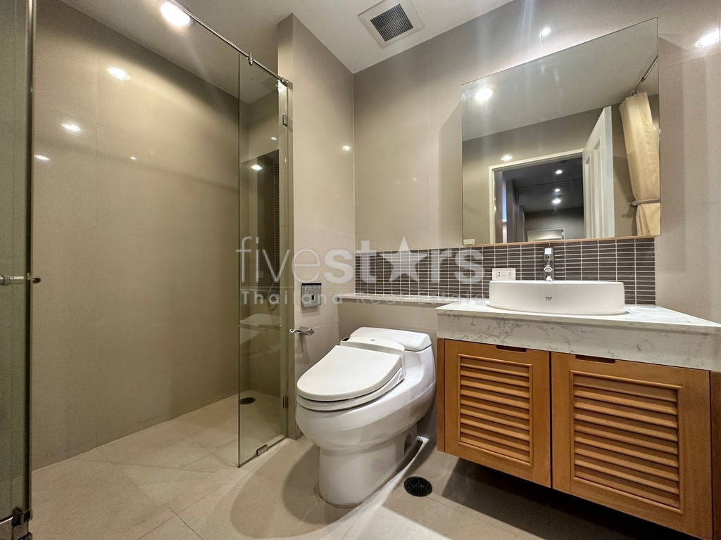 Appartement de 2 chambres spacieux à vendre quartier Phromphong, photo 16