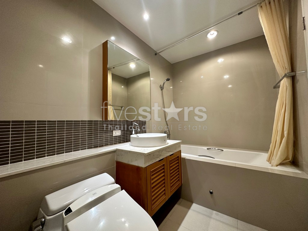 Appartement de 2 chambres spacieux à vendre quartier Phromphong, photo 17