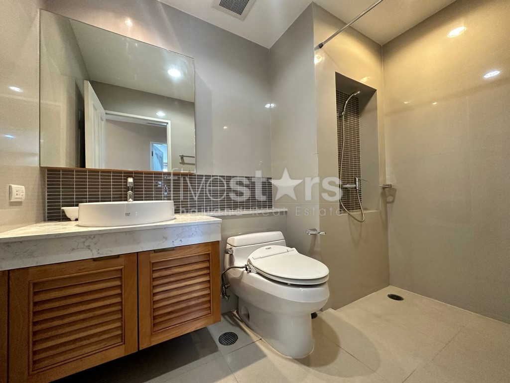 Appartement de 2 chambres spacieux à vendre quartier Phromphong, photo 14