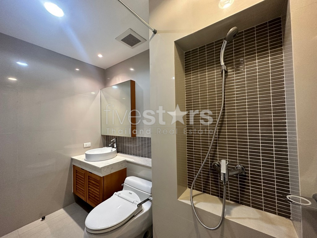 Appartement de 2 chambres spacieux à vendre quartier Phromphong, photo 15
