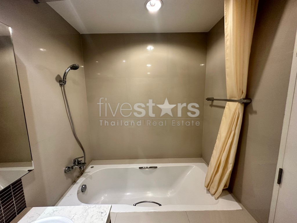 Appartement de 2 chambres spacieux à vendre quartier Phromphong, photo 18