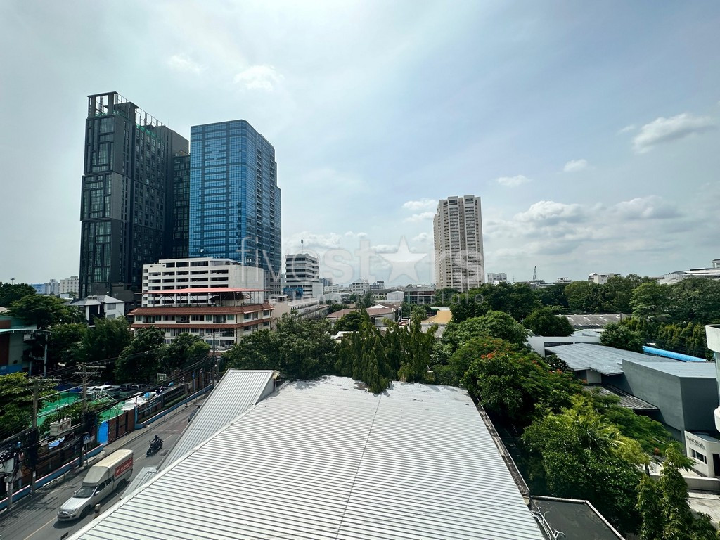 Appartement d'une chambre spacieux à vendre quartier Thonglor
