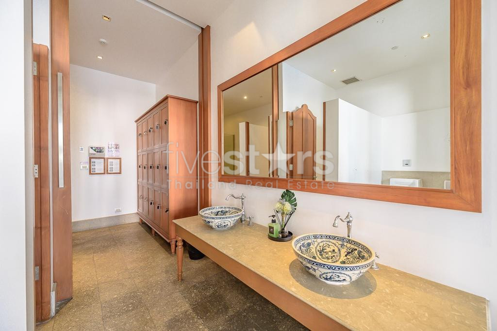 Condo spacieux de 2 chambres avec piscine privée à louer à Phrom Phong, photo 9