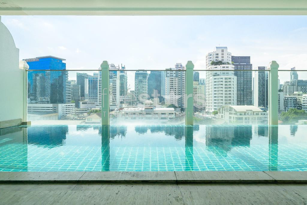 Condo spacieux de 2 chambres avec piscine privée à louer à Phrom Phong, photo 3