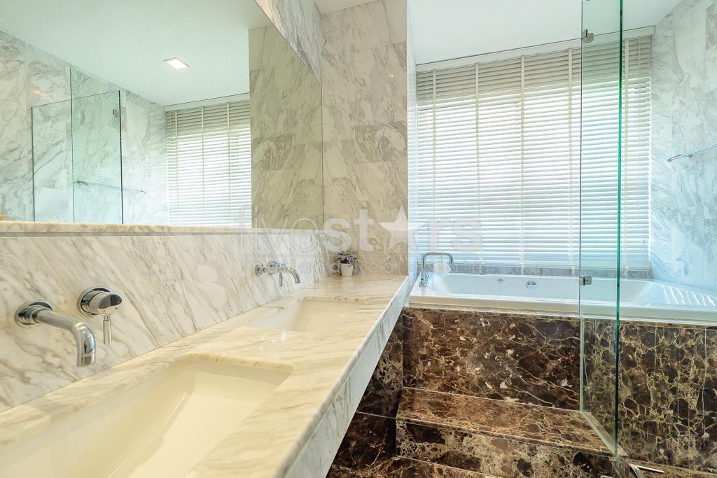 Condo spacieux de 2 chambres avec piscine privée à louer à Phrom Phong, photo 18