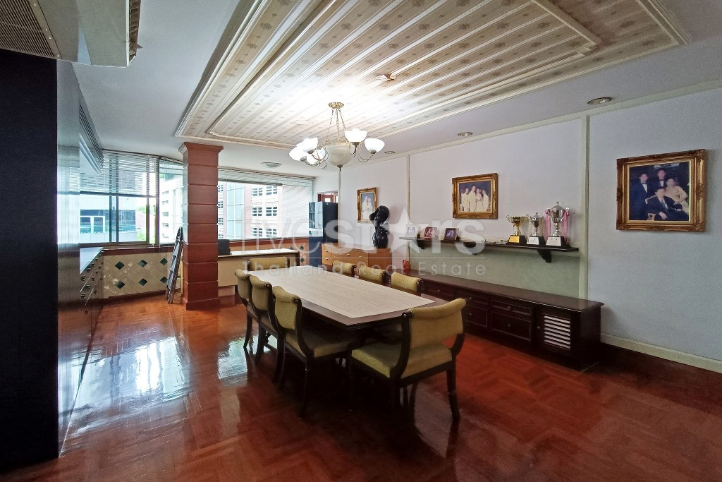 Duplex de 4 chambres à vendre à proximité de la station BTS Phrom Phong, photo 4