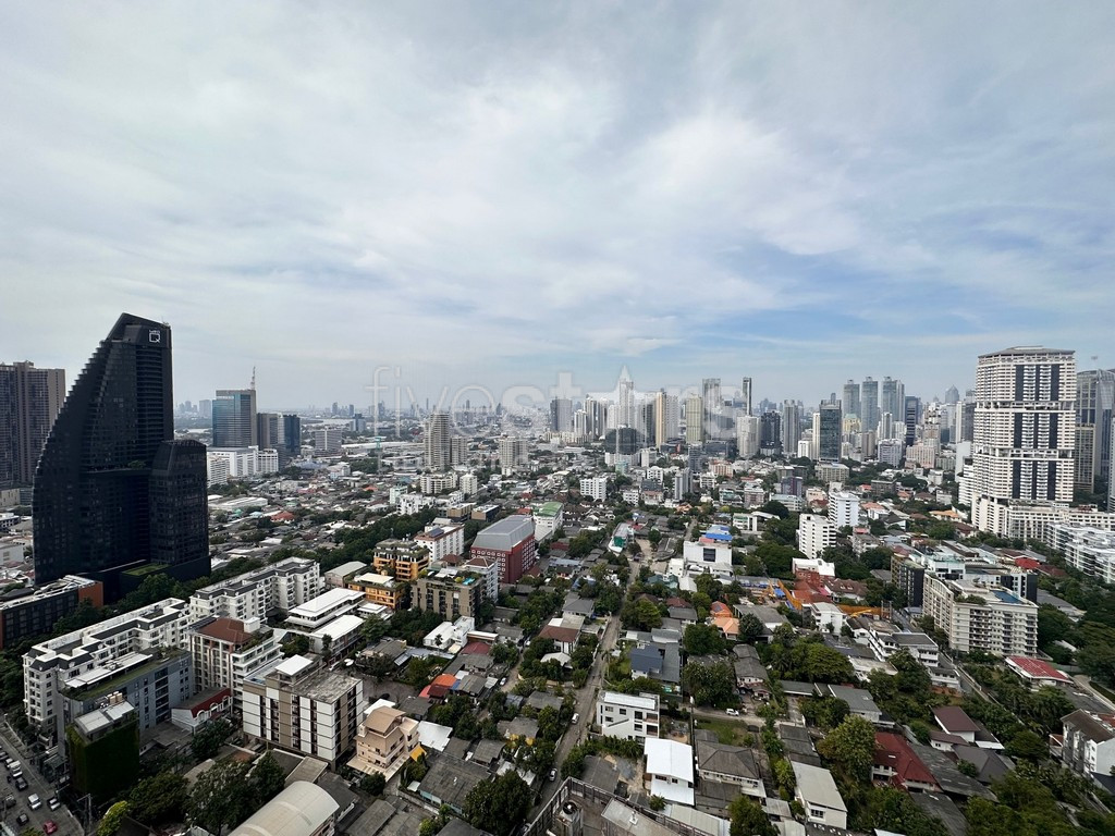 Appartement de standing d'une chambre à vendre connecté au BTS Thonglor, photo 2