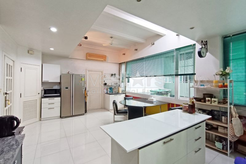 Grand Duplex 4 Chambres à vendre à Phromphong, photo 8