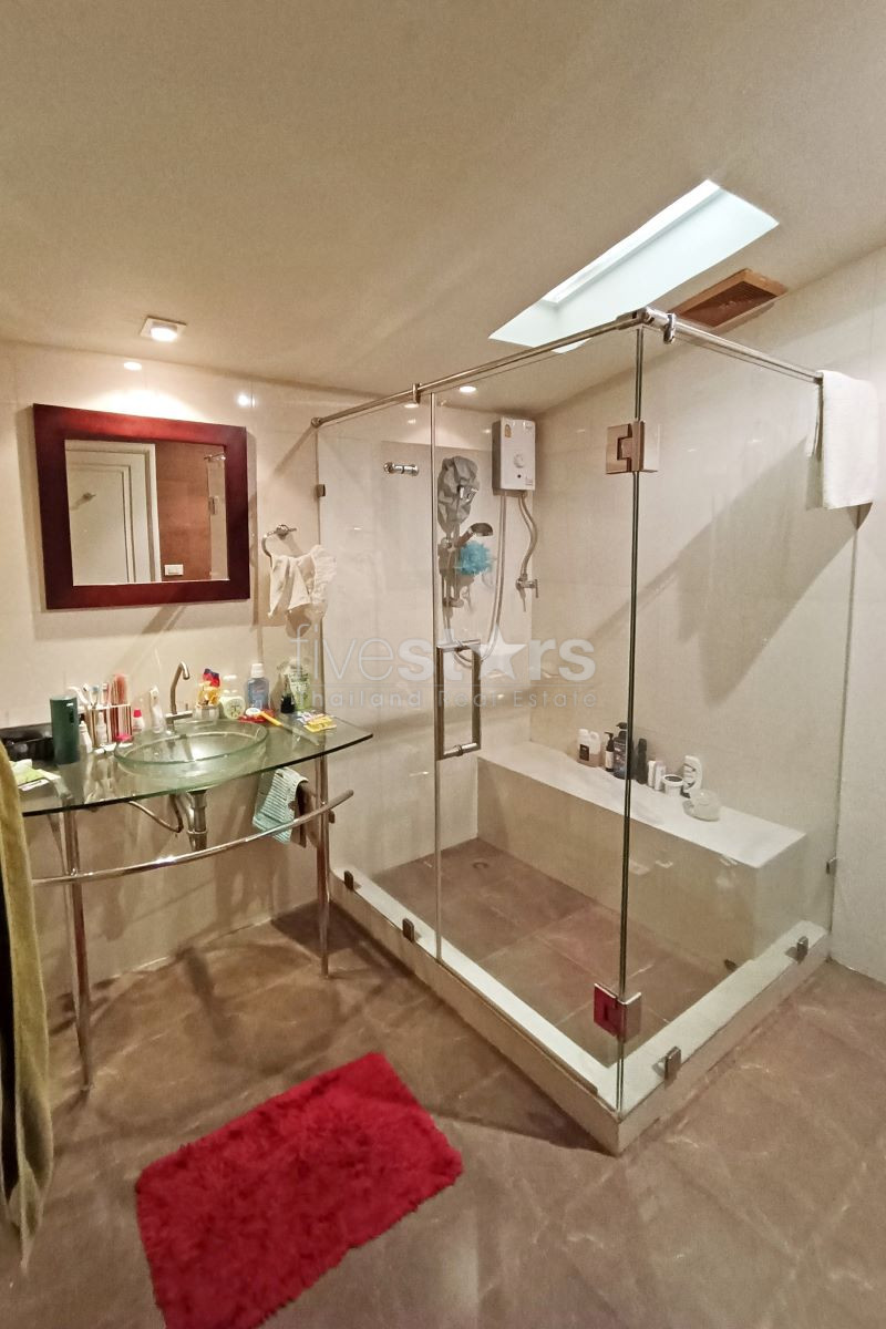 Grand Duplex 4 Chambres à vendre à Phromphong, photo 12