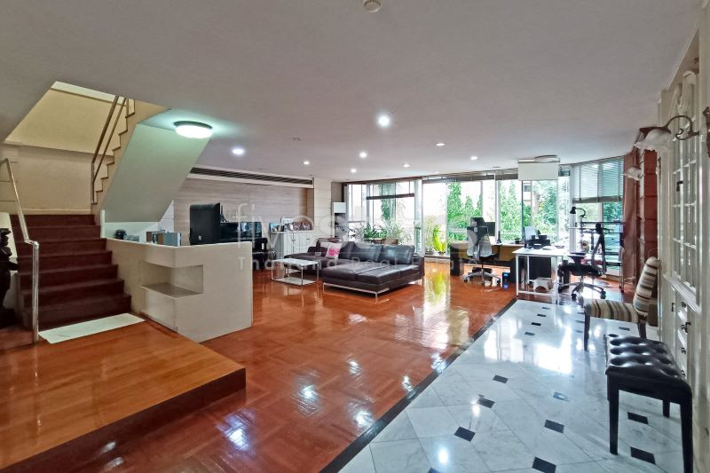 Grand Duplex 4 Chambres à vendre à Phromphong