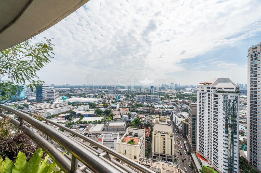 Appartement de 4 chambres spacieux à vendre quartier Phromphong
