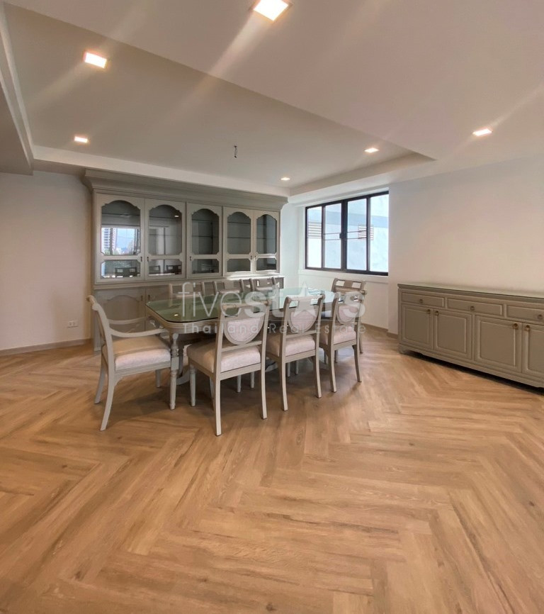 Condo de 3 chambres récemment rénové à louer près de la station BTS Phrom Phong